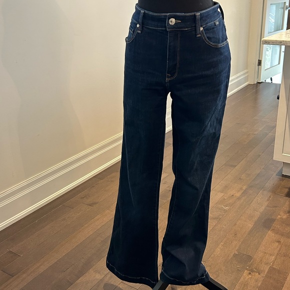 Mavi jeans. High-rise flare. - Picture 2 of 6